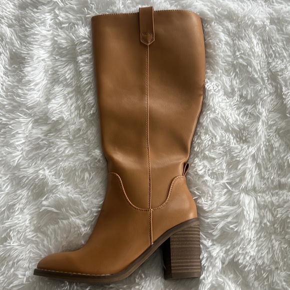 New! Women’s wide calf heeled boots - Picture 5 of 8